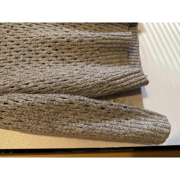 White House Black Market Women's V-Neck Sweater, Size Large - Picture 4 of 5